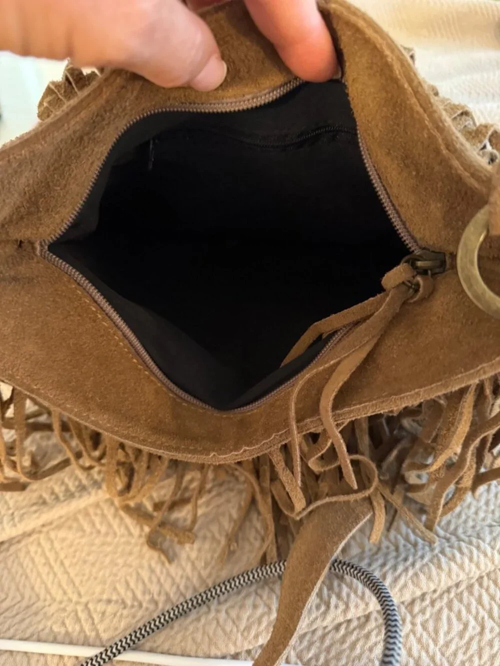 Suede Fringe Womens Crossbody Zipper Hobo-style Adjustable Bag Tan Boho Western